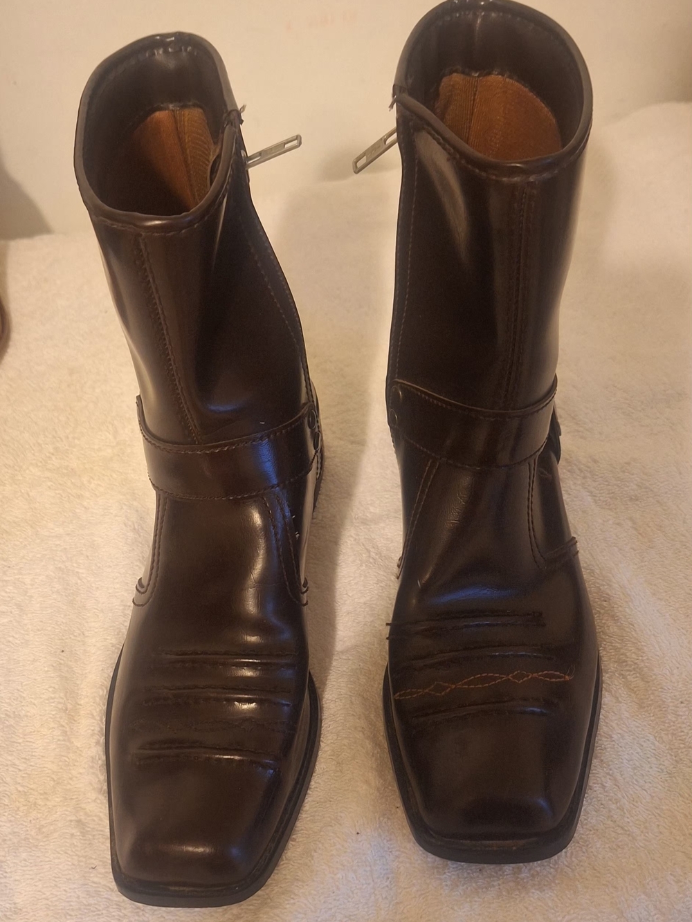 Size 9eee  Men's Dark Brown Leather Boots with Side Zip